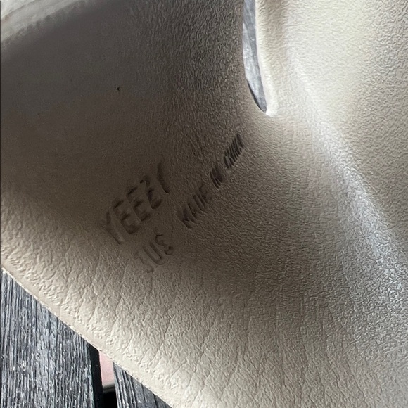 Yezzy Beige Slide Sandals kids 3 - Picture 4 of 9